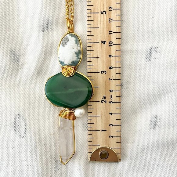 Handcrafted Bohemian QUARTZ, Green Agate & Pearl Pendant on a Gold-Tone Chain - Picture 10 of 11